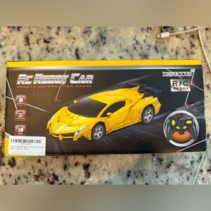 Desuccus RC Car, Transforming Robot Toy, 2.4Ghz